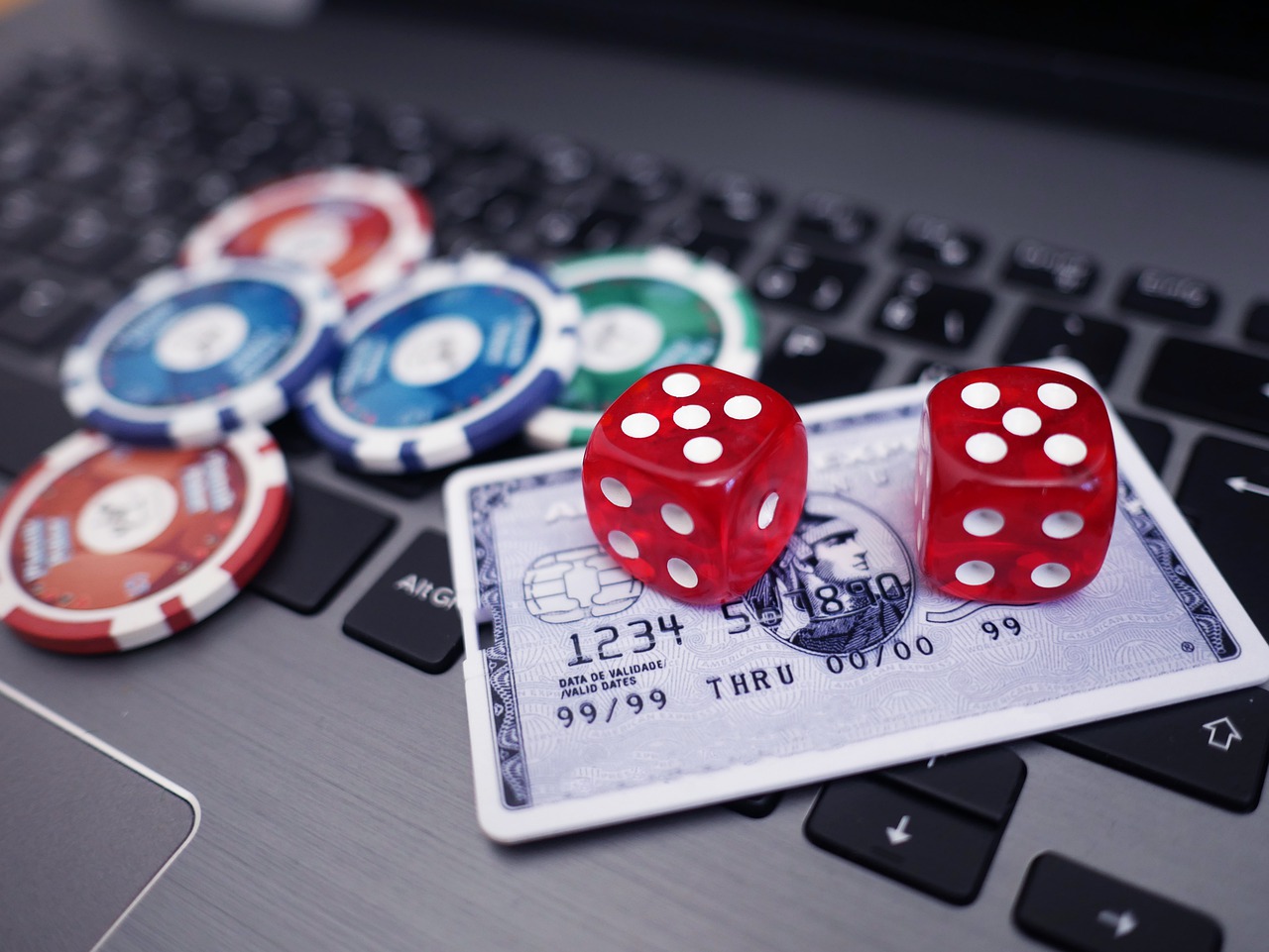 How Do Online Casino Promotions Work?